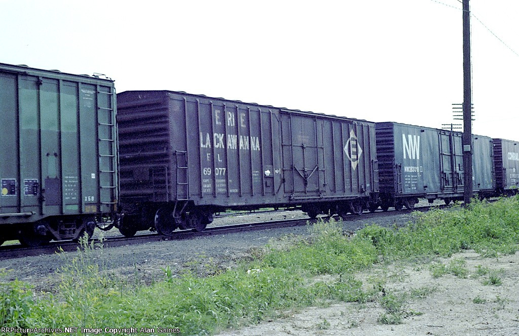 EL Box Car 69077